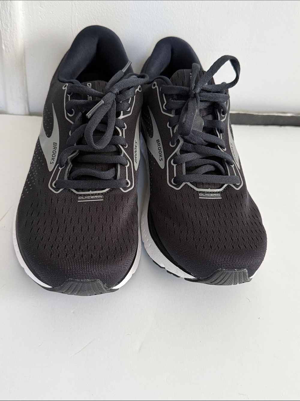 Brooks Women Black and White Running Shoes - Glycero 18  WE RUN  ON SCIENCE